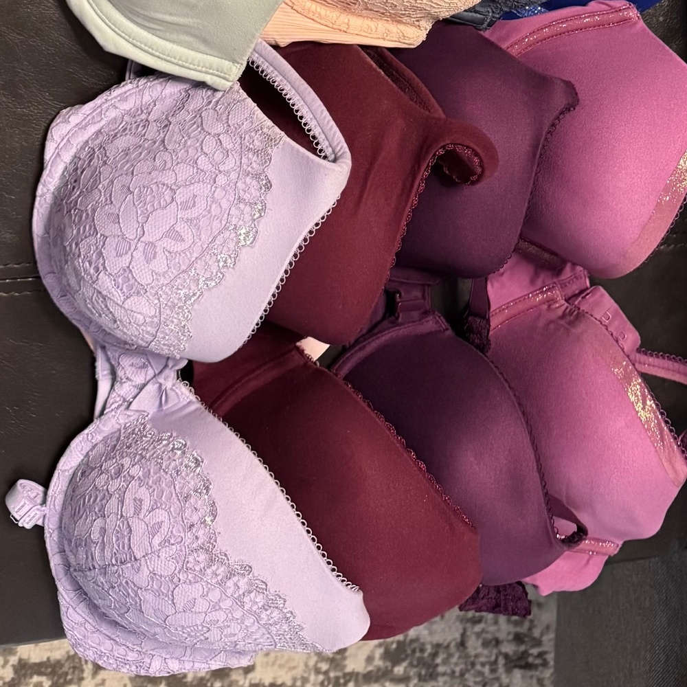 Victoria Secret Bra’s - Picture 3 of 4